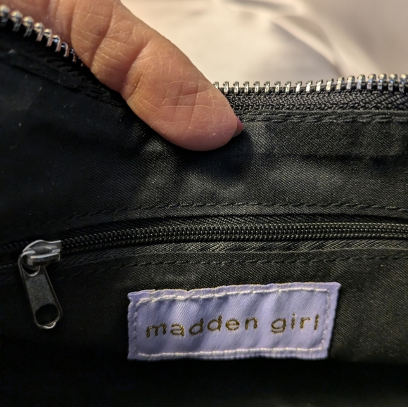 NWT Madden Girl Black Crossbody Bag with Silver Chain Detail - Picture 5 of 11